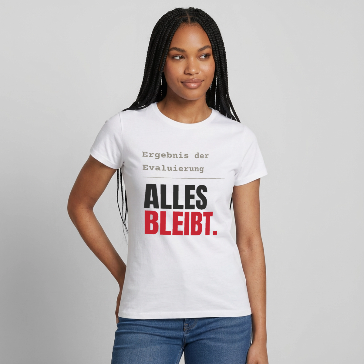 "Ergebnis der Evaluierung: alles bleibt." Motiv-T-Shirt für Frauen, Farbe Weiß