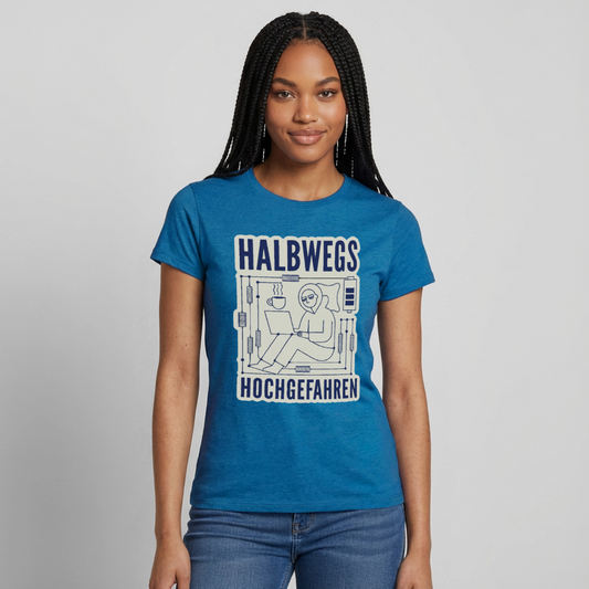 Halbwegs hochgefahren. Motiv-T-Shirt für Frauen, Farbe Antikblaues Saphir meliert, Model