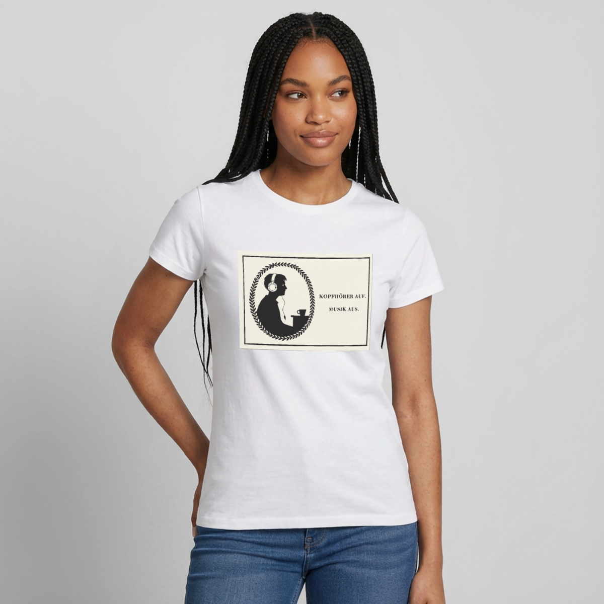 Kopfhörer auf. Musik aus. Motiv-T-Shirt für Frauen, Farbe Weiß, Model
