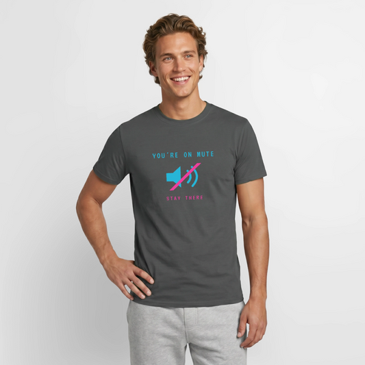 You're on mute. Stay there. Motiv-T-Shirt für Männer, Farbe Anthrazit, Model