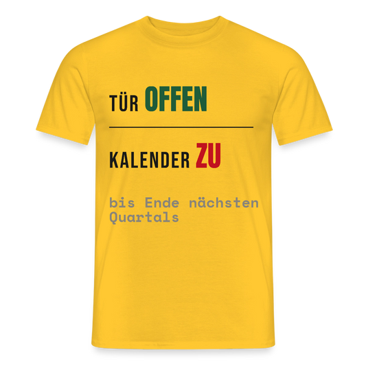 Tür offen. Kalender zu. Motiv-T-Shirt für Männer, Farbe Gelb