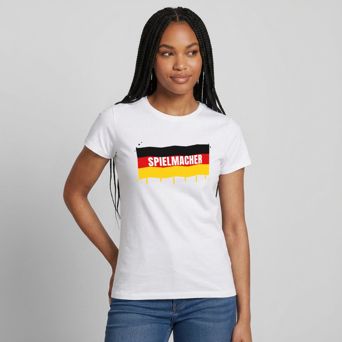 Spielmacher. Fahnen-Motiv Motiv-T-Shirt für Frauen, Farbe Weiß, Model