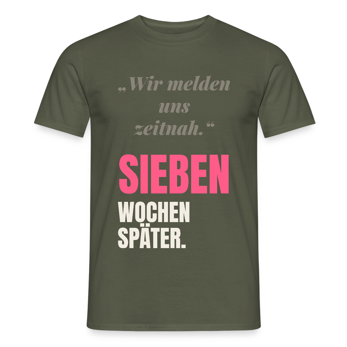 Wir melden uns zeitnah. Sieben Wochen später. Motiv-T-Shirt für Männer, Farbe Militärgrün