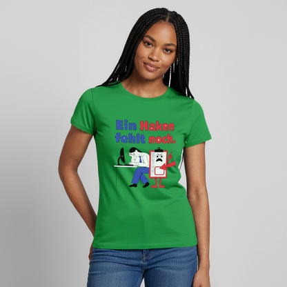 "Ein Haken fehlt noch. Klemmbrett-Motiv" Motiv-T-Shirt für Frauen, Farbe Kelly Green