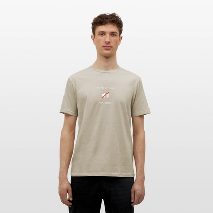 "You´re on mute est.2020" - Motiv-T-Shirt für Männer - Sandbeige