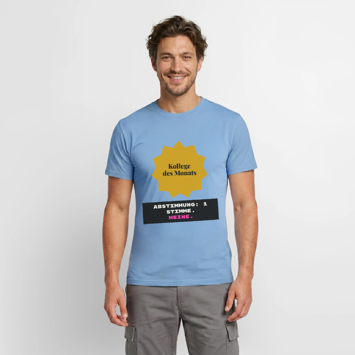 Kollege des Monats. Abstimmung: 1 Stimme. Meine. Motiv-T-Shirt für Männer, Farbe Carolina Blue, Model