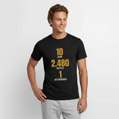 "10 Jahre, 2.480 Kaffees, 1 Aktenordner" Motiv-T-Shirt für Männer, Farbe Schwarz