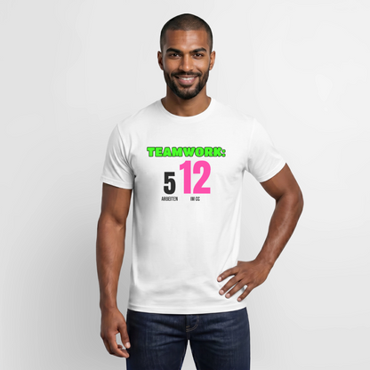 "Teamwork: 5 arbeiten, 12 im CC" Motiv-T-Shirt für Männer, Farbe Weiß