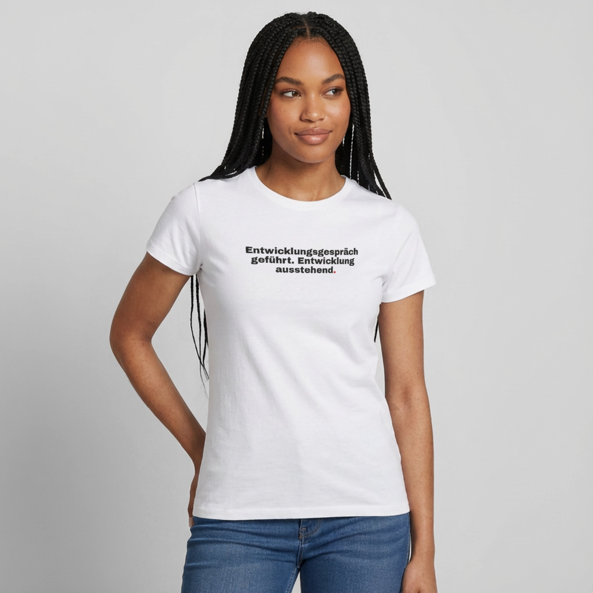 Entwicklungsgespräch geführt. Entwicklung ausstehend. Motiv-T-Shirt für Frauen, Farbe Weiß, Model