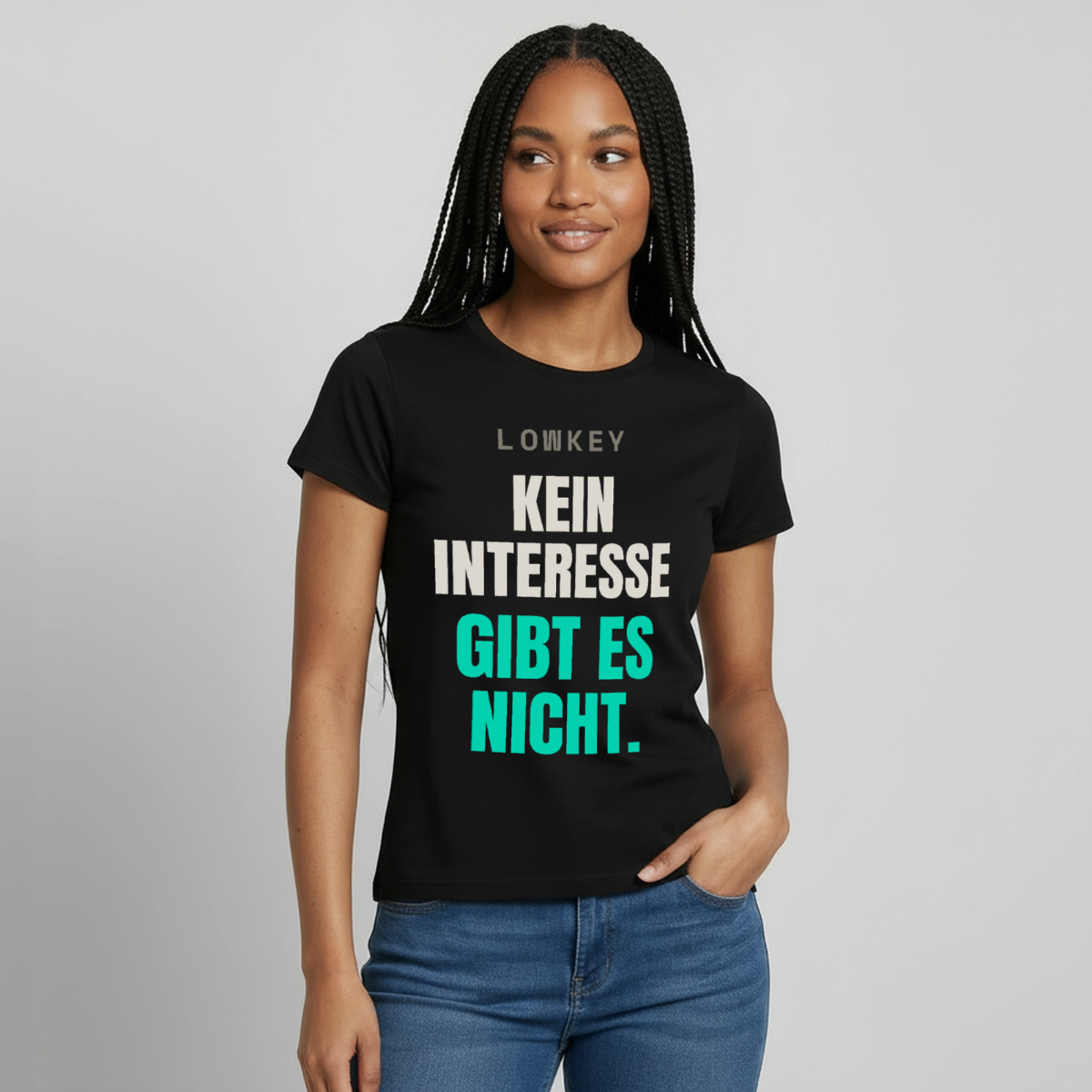 "Lowkey. Kein Interesse gibt es nicht." Motiv-T-Shirt für Frauen, Farbe Schwarz, Model