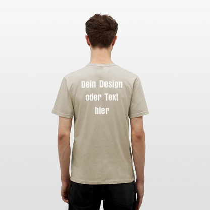 Männer T-Shirt - personalisierbare Vorder- und Rückseite - Sandbeige