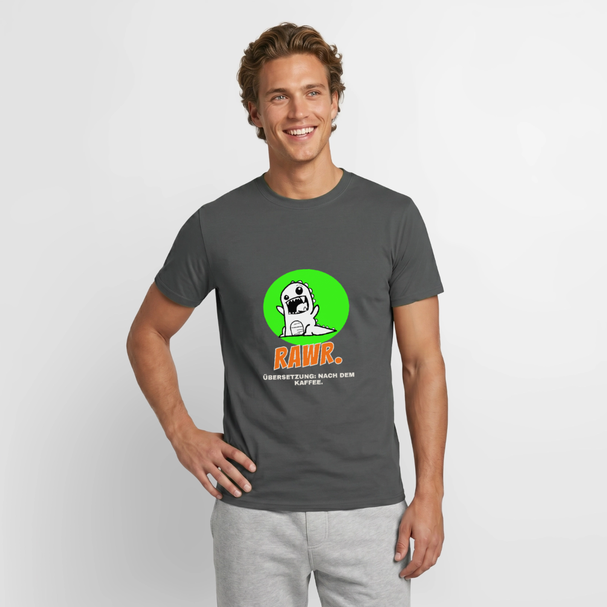 "Rawr. Übersetzung: nach dem Kaffee. Sticker-Motiv" Motiv-T-Shirt für Männer, Farbe Anthrazit