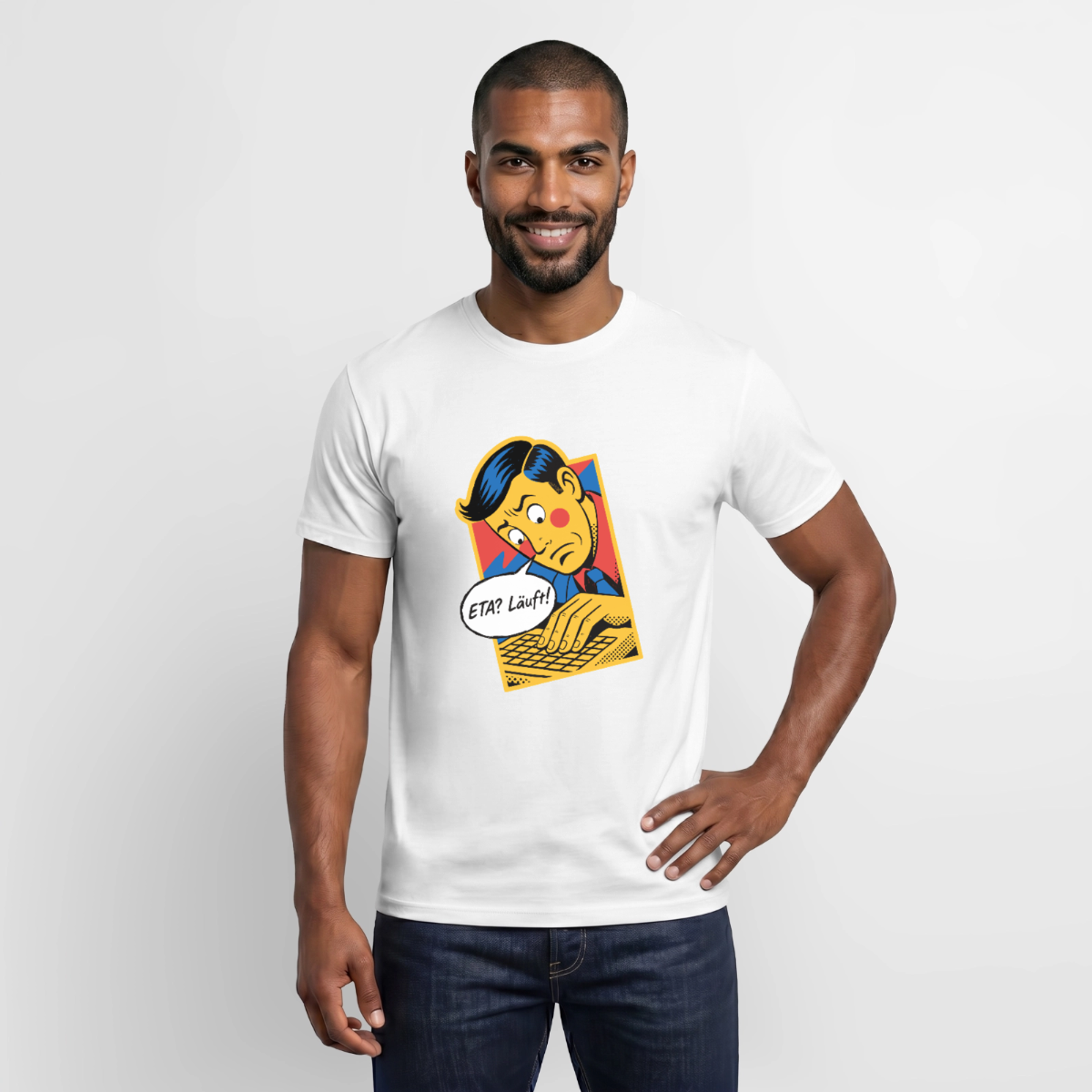 "ETA? Läuft! Popart-Motiv" Motiv-T-Shirt für Männer, Farbe Weiß