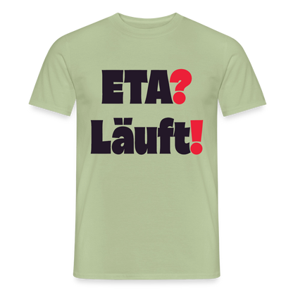 "ETA? Läuft! Typo-Motiv" Motiv-T-Shirt für Männer, Farbe Sage