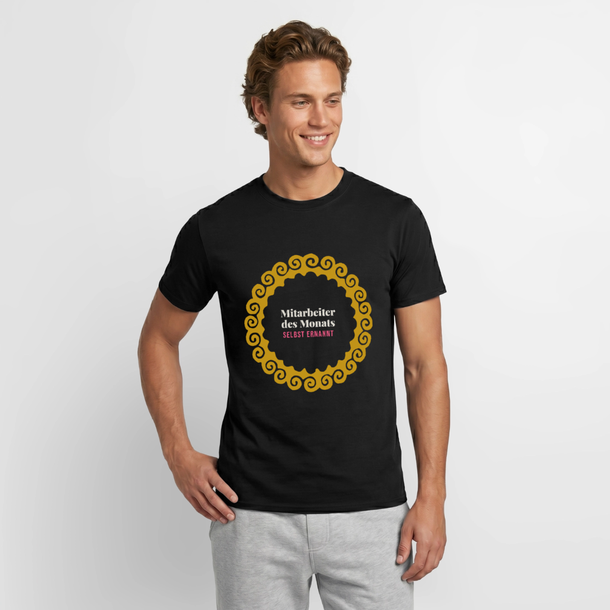 "Mitarbeiter des Monats, selbst ernannt. Gold-Motiv" Motiv-T-Shirt für Männer, Farbe Schwarz