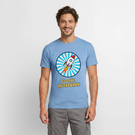 Go-Live. Irgendwann. Comic-Motiv Motiv-T-Shirt für Männer, Farbe Carolina Blue, Model