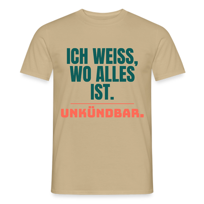 Ich weiß, wo alles ist. Unkündbar. Motiv-T-Shirt für Männer, Farbe Sandbeige
