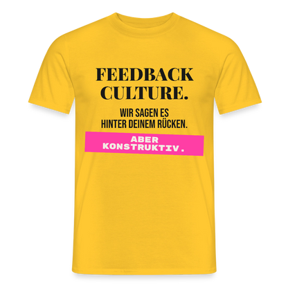 Feedback Culture. Wir sagen es hinter deinem Rücken. Aber konstruktiv. Motiv-T-Shirt für Männer, Farbe Gelb