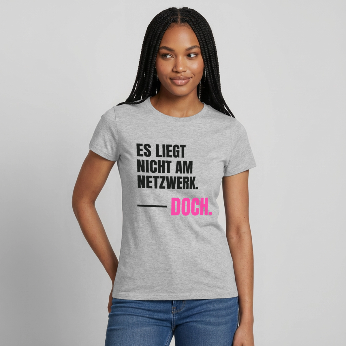 Es liegt nicht am Netzwerk. Doch. Motiv-T-Shirt für Frauen, Farbe Grau meliert, Model