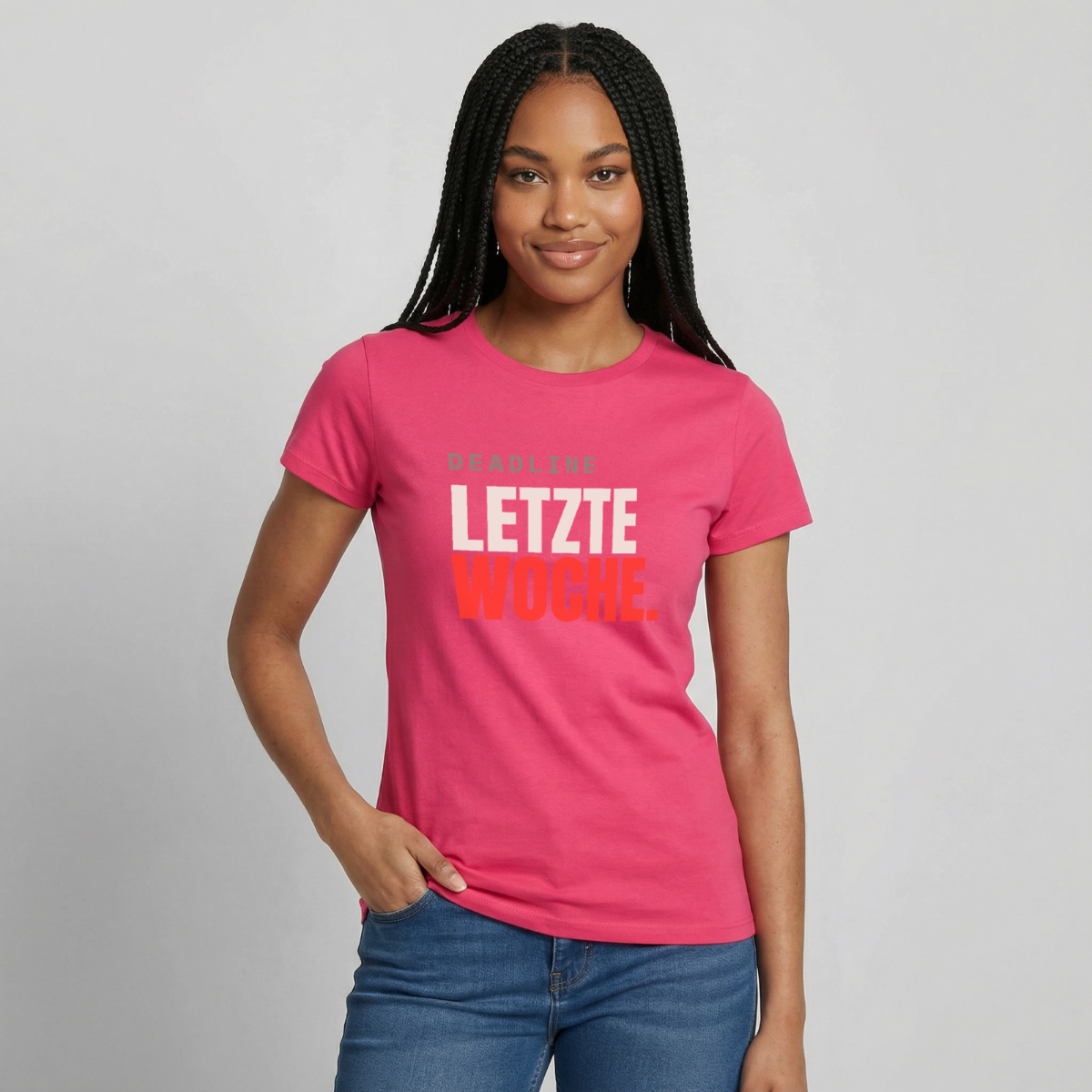 "Deadline: letzte Woche." Motiv-T-Shirt für Frauen, Farbe Azalea