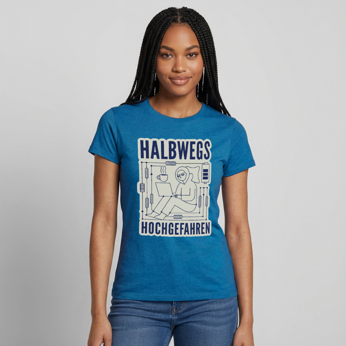 Halbwegs hochgefahren. Motiv-T-Shirt für Frauen, Farbe Antikblaues Saphir meliert, Model
