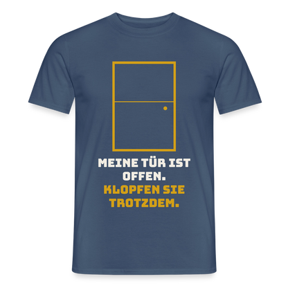 Meine Tür ist offen. Klopfen Sie trotzdem. Motiv-T-Shirt für Männer, Farbe Dunkles Denimblau