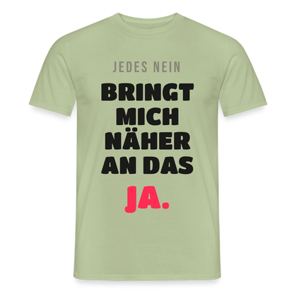 Jedes Nein bringt mich näher an das Ja. Motiv-T-Shirt für Männer, Farbe Sage