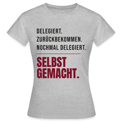 Delegiert. Zurückbekommen. Nochmal delegiert. Selbst gemacht. Motiv-T-Shirt für Frauen, Farbe Grau meliert