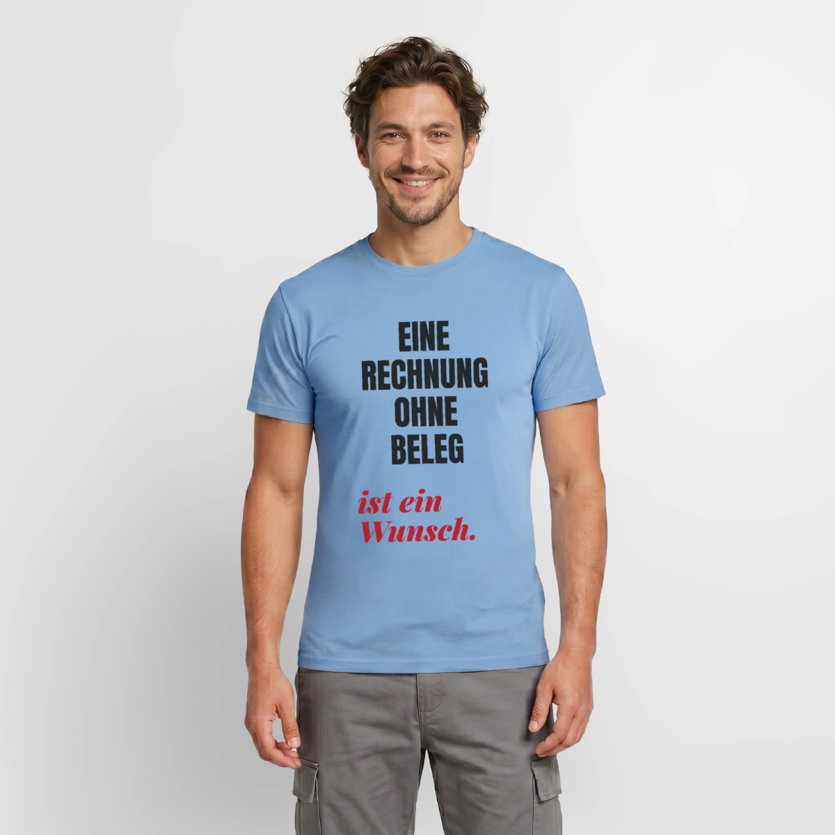 Eine Rechnung ohne Beleg ist ein Wunsch. Motiv-T-Shirt für Männer, Farbe Carolina Blue, Model