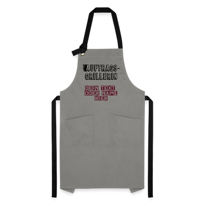 Kontrastschürze "Auftragsgrillerin" für Sie - personalisierbarer Name oder Text - Grau/Schwarz
