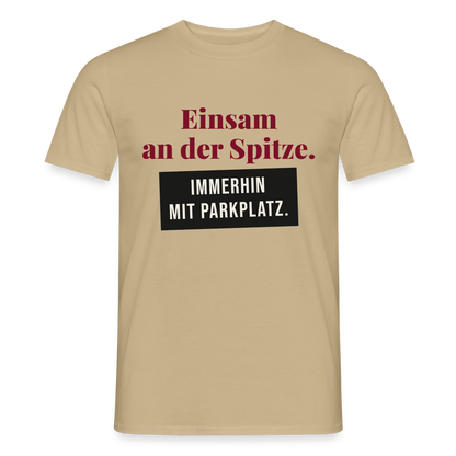 Einsam an der Spitze. Immerhin mit Parkplatz. Motiv-T-Shirt für Männer, Farbe Sandbeige