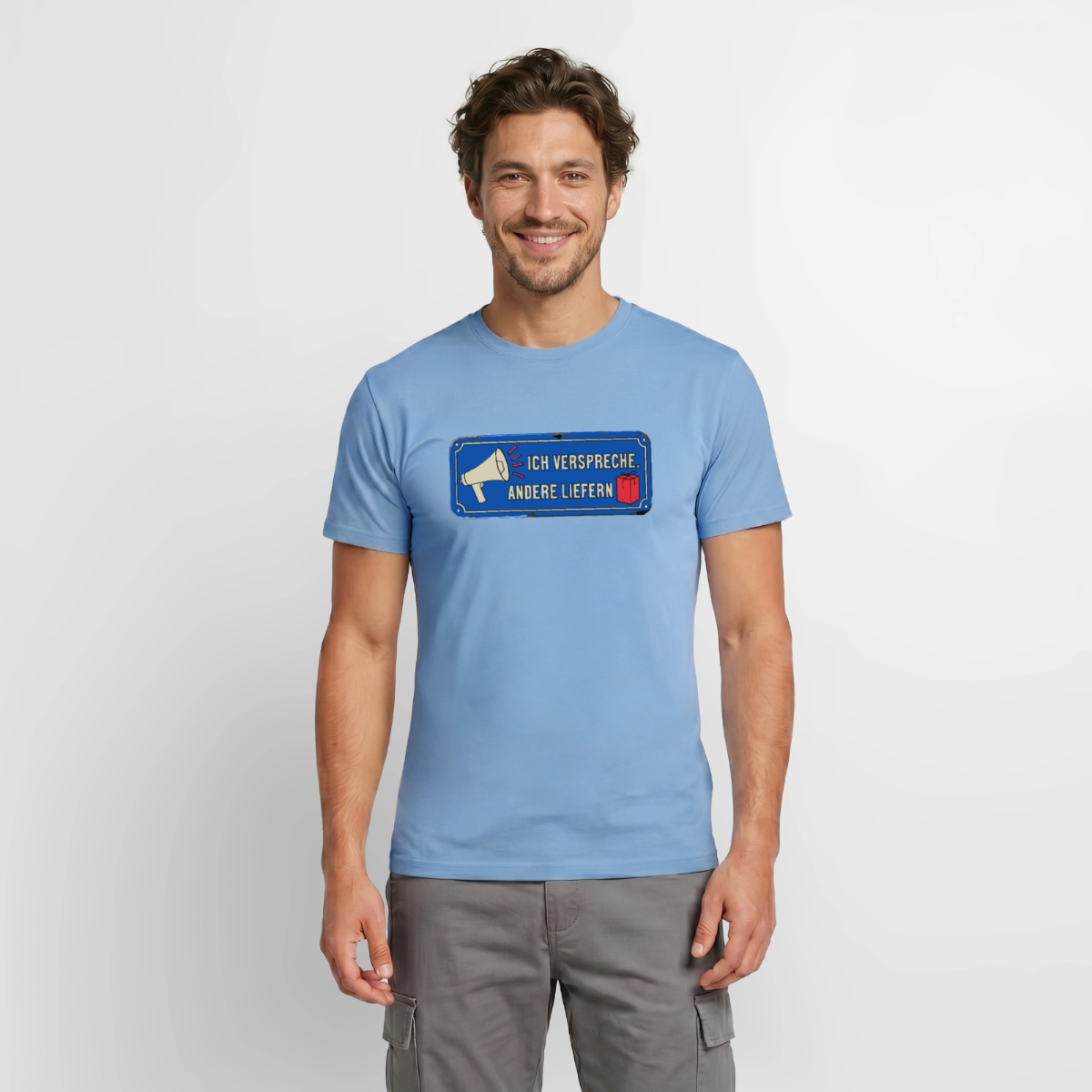 Ich verspreche. Andere liefern. Motiv-T-Shirt für Männer, Farbe Carolina Blue, Model