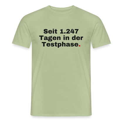 "Seit 1.247 Tagen in der Testphase." Motiv-T-Shirt für Männer, Farbe Sage