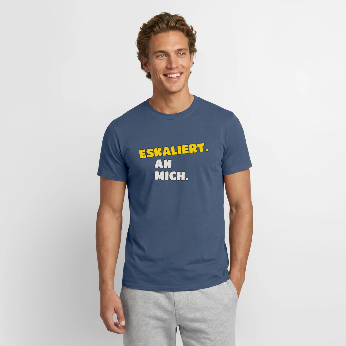"Eskaliert. An mich." Motiv-T-Shirt für Männer, Farbe Dunkles Denimblau