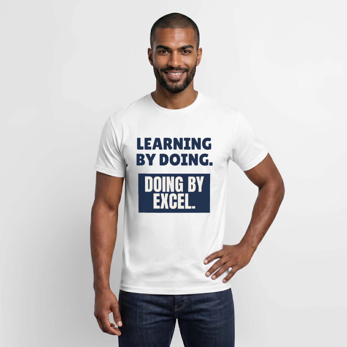 "Learning by doing. Doing by Excel." Motiv-T-Shirt für Männer, Farbe Weiß