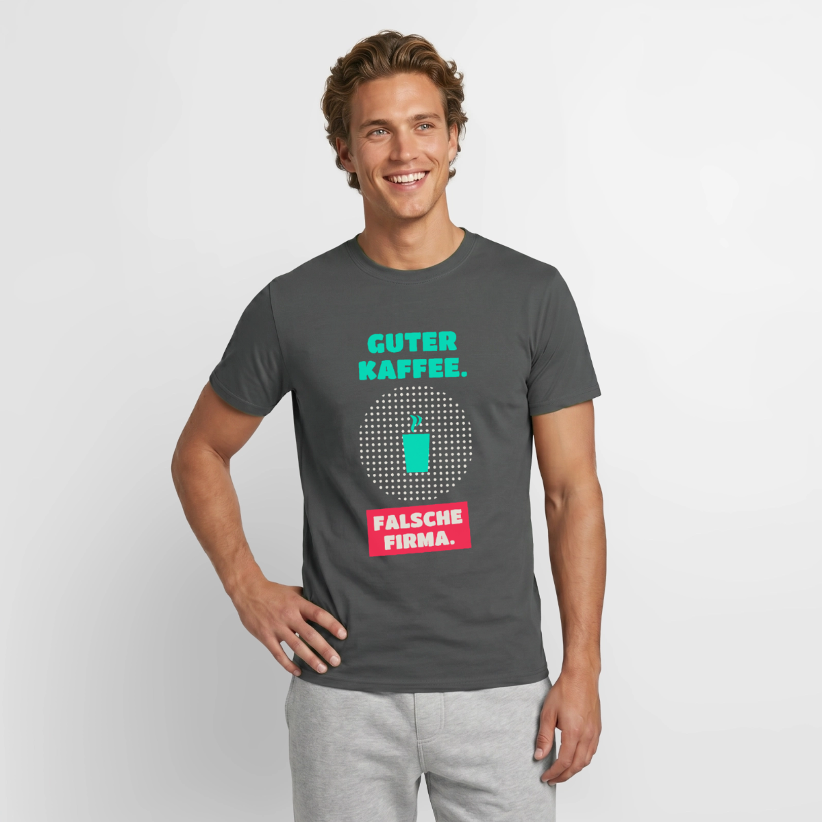 "Guter Kaffee. Falsche Firma." Motiv-T-Shirt für Männer, Farbe Anthrazit