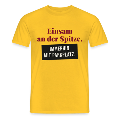 Einsam an der Spitze. Immerhin mit Parkplatz. Motiv-T-Shirt für Männer, Farbe Gelb