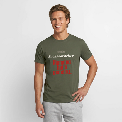 "Kostüm: Sachbearbeiter. Niemand hat's gemerkt." Motiv-T-Shirt für Männer, Farbe Militärgrün