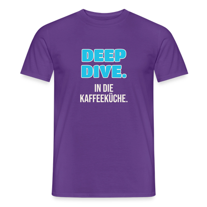 "Deep Dive. In die Kaffeeküche." Motiv-T-Shirt für Männer, Farbe Lila