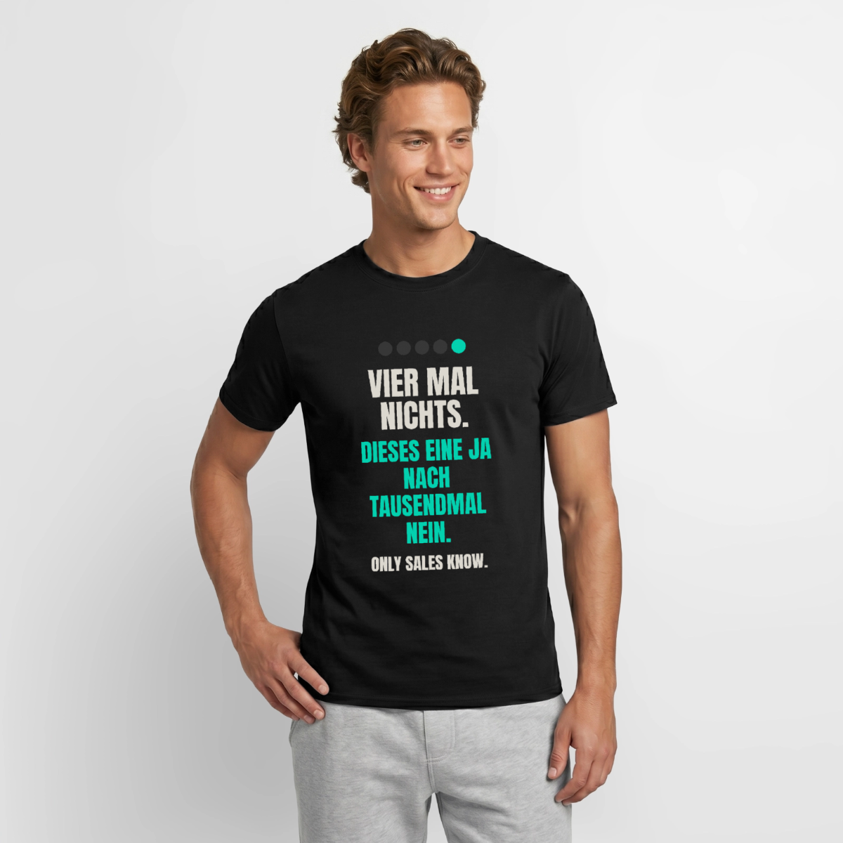 "Vier Mal nichts. Dieses eine Ja nach tausendmal Nein." Motiv-T-Shirt für Männer, Farbe Schwarz, Model
