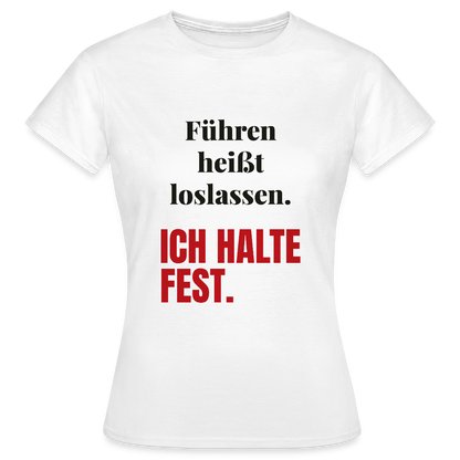 Führen heißt loslassen. Ich halte fest. Motiv-T-Shirt für Frauen, Farbe Weiß