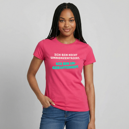 "Ich bin nicht unkonzentriert. Ich bin ungekoffeiniert." Motiv-T-Shirt für Frauen, Farbe Azalea