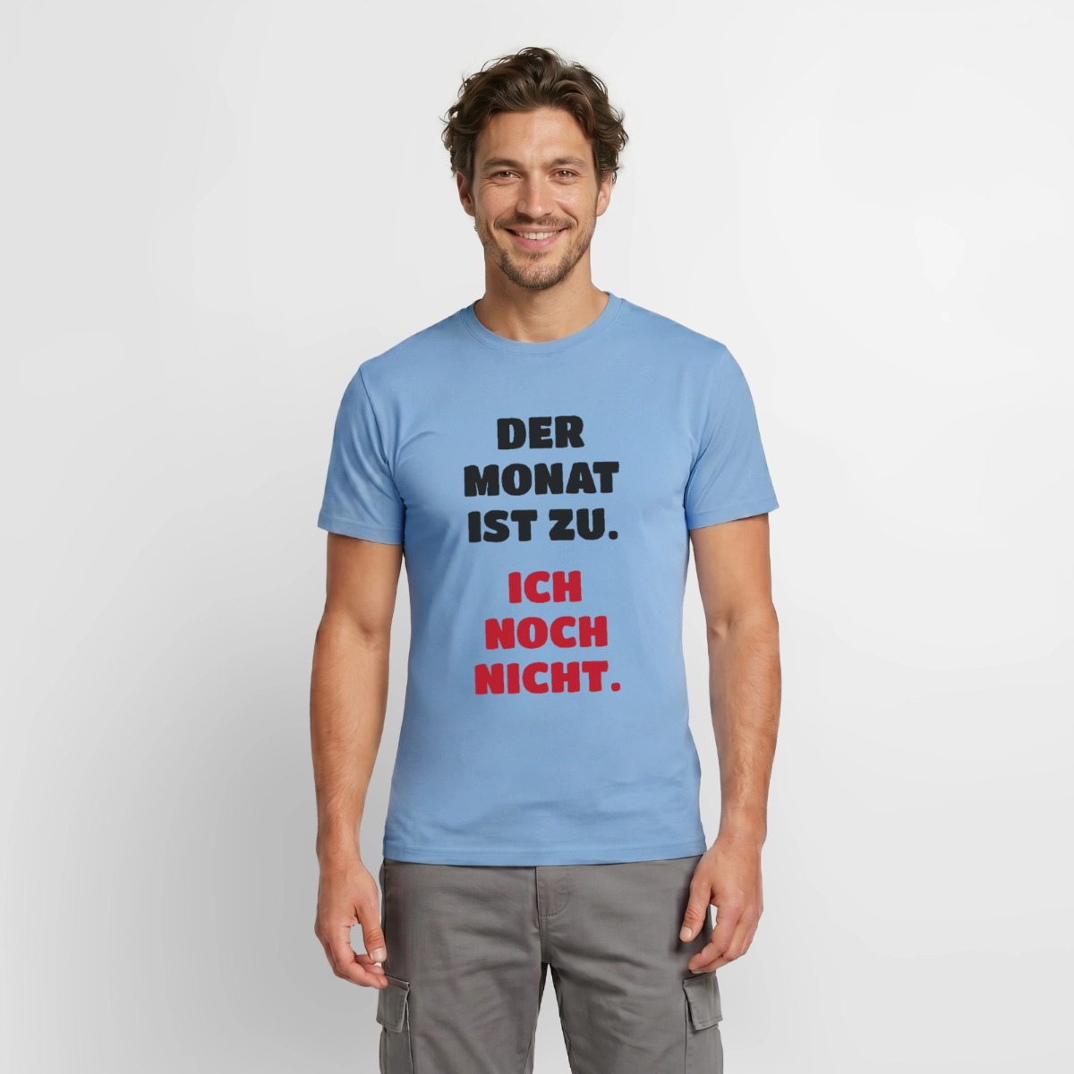 Der Monat ist zu. Ich noch nicht. Motiv-T-Shirt für Männer, Farbe Carolina Blue, Model