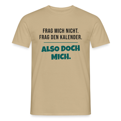 Frag mich nicht. Frag den Kalender. Also doch mich. Motiv-T-Shirt für Männer, Farbe Sandbeige