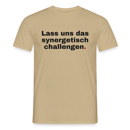"Lass uns das synergetisch challengen." Motiv-T-Shirt für Männer, Farbe Sandbeige