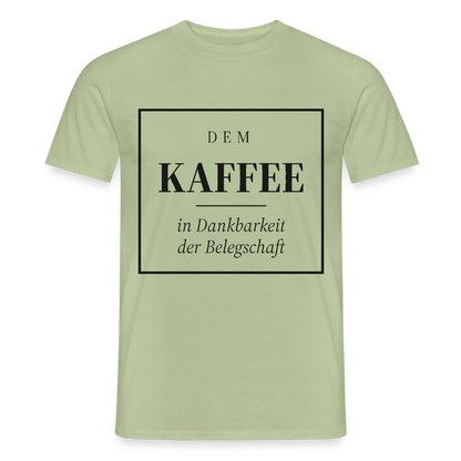 "Dem Kaffee in Dankbarkeit der Belegschaft" Motiv-T-Shirt für Männer, Farbe Sage