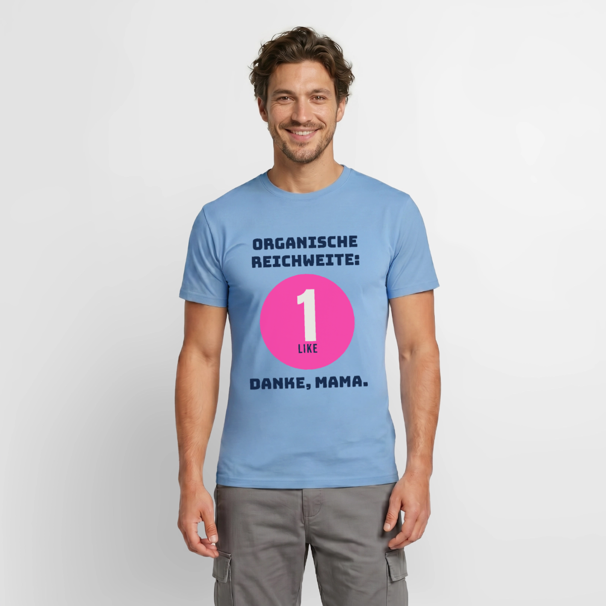 Organische Reichweite: 1 Like. Danke, Mama. Motiv-T-Shirt für Männer, Farbe Carolina Blue, Model