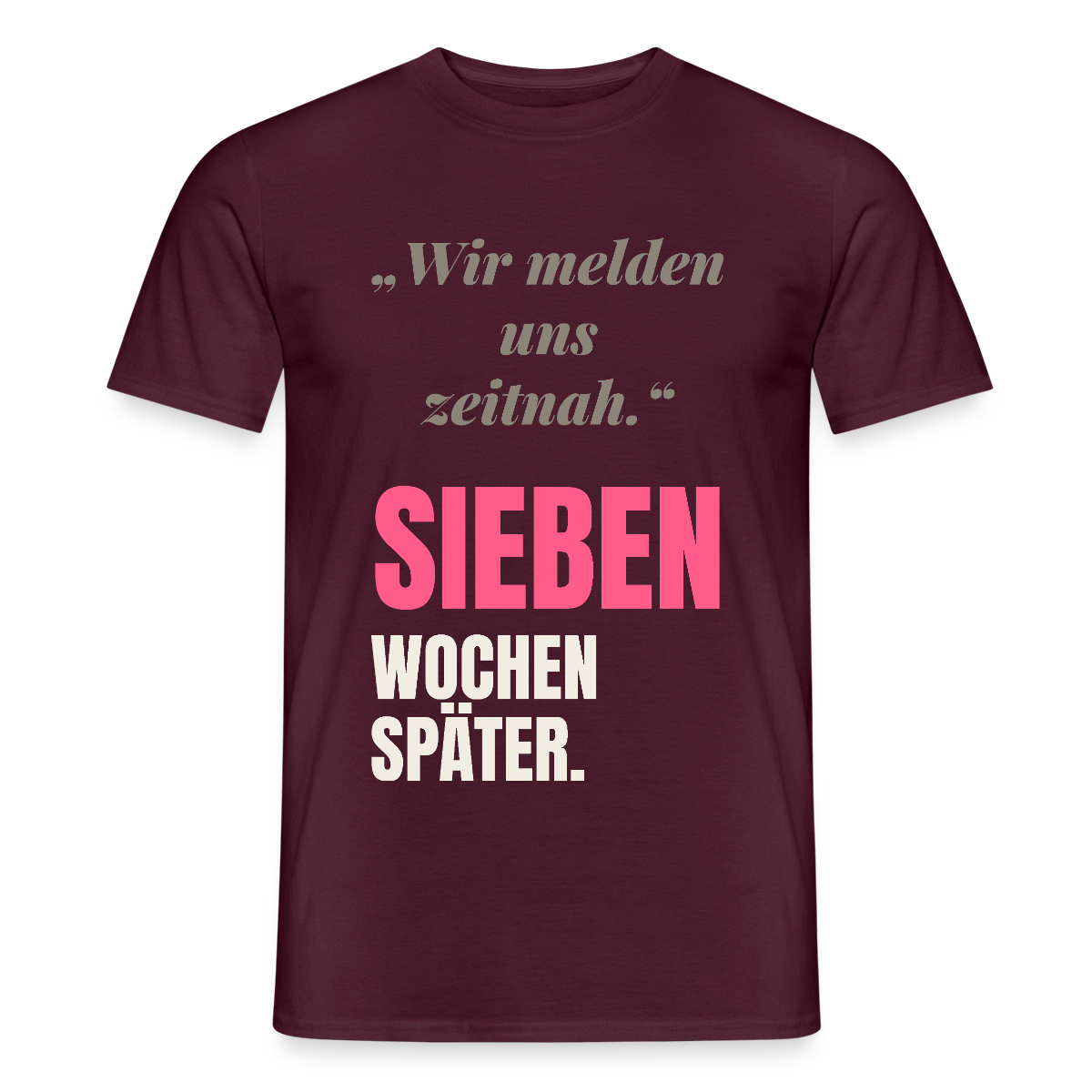 Wir melden uns zeitnah. Sieben Wochen später. Motiv-T-Shirt für Männer, Farbe Ziegelrot