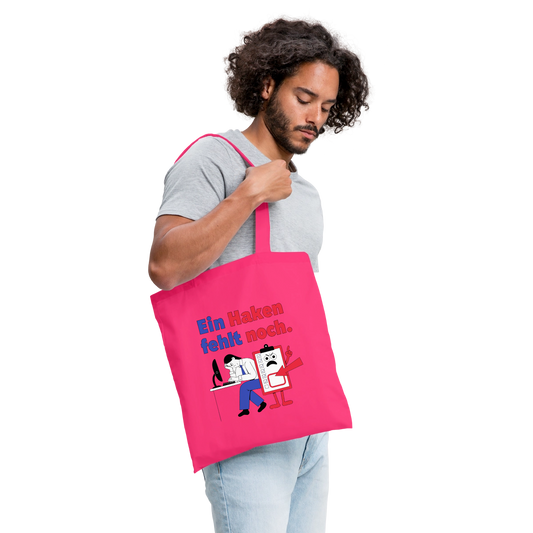 Ein Haken fehlt noch. Klemmbrett-Motiv Stoffbeutel, Farbe Azalea, Model