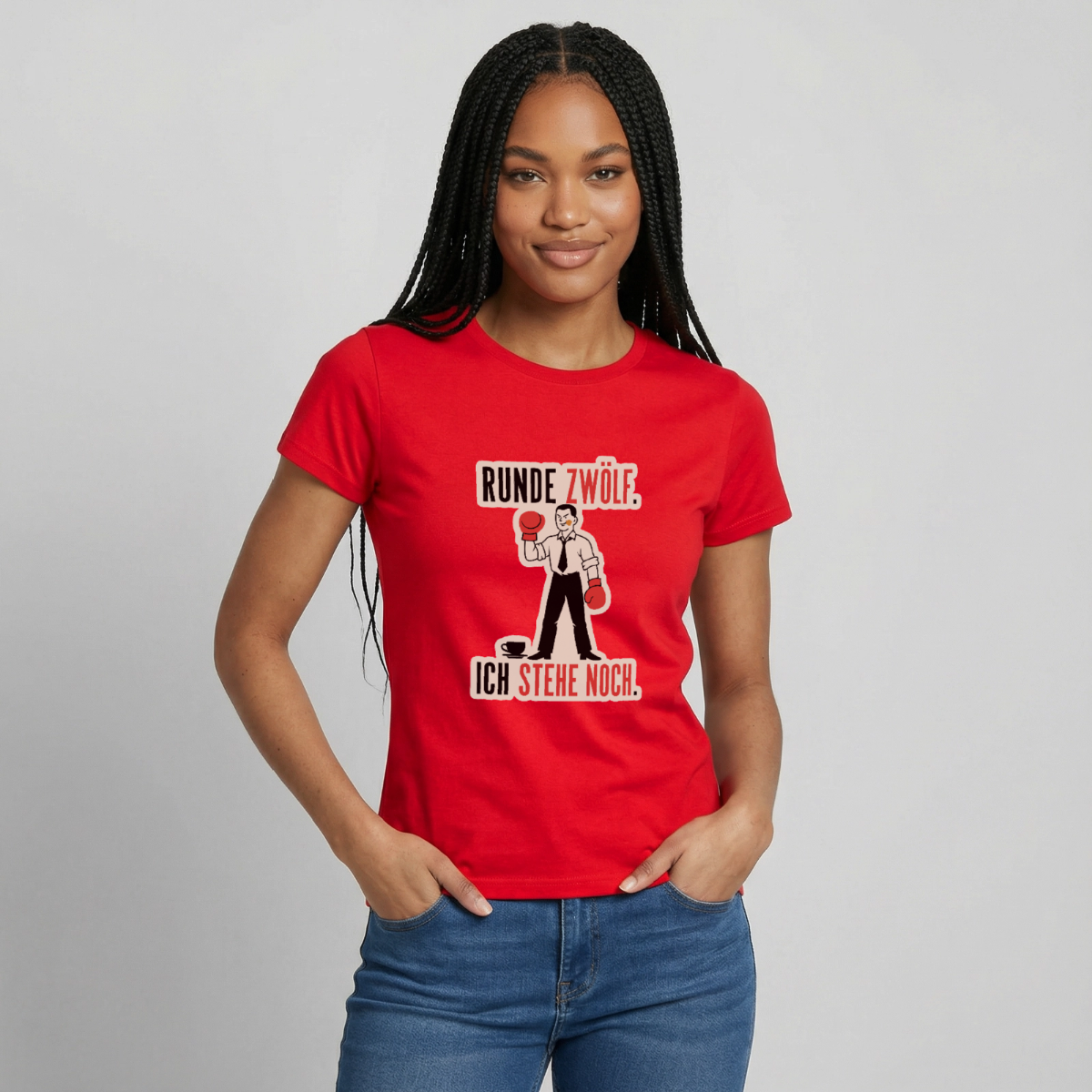 Runde zwölf. Ich stehe noch. Motiv-T-Shirt für Frauen, Farbe Rot, Model